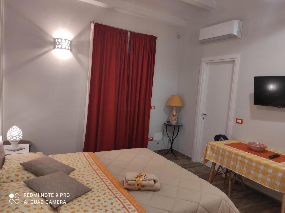 Case Vacanza Le Casette Санто-Стефано-ді-Камастра Екстер'єр фото